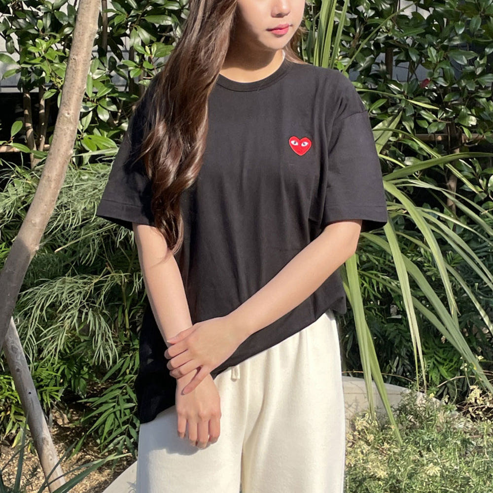 꼼데가르송 반팔티 레드와펜 블랙와펜 남녀공용 AX-T108-051