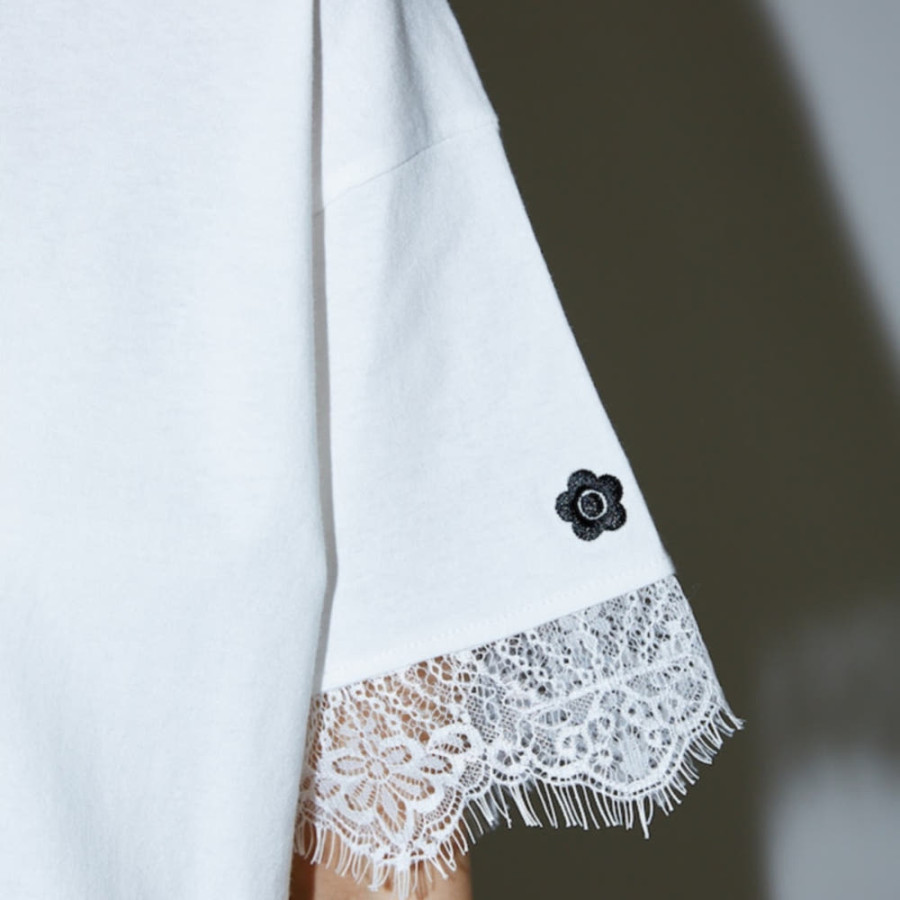 퍼블럭스XMARY QUANT 소매 레이스 플로키 로고 티셔츠 2컬러 3223375300008