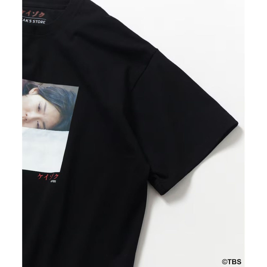 프릭스스토어 TBS 드라마 케이조쿠 콜라보 SHIBATA 프론트 프린트 숏슬리브 크루넥 반팔 티셔츠 B 2컬러 1026248902618