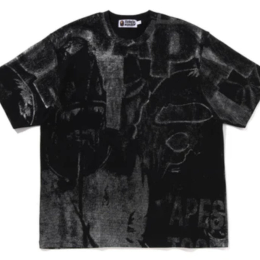 베이프 메탈릭 코팅 오버롤 프린트 릴렉스핏 티셔츠 블랙 1L80109310